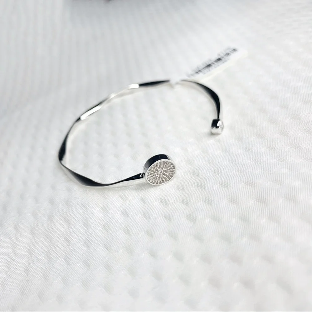 𝅺NEW STOCK-Pave Zircon/Twisted Metal Open Bracelet - Picture 3 of 11